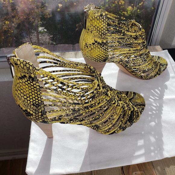 Vince Camuto Alsandra Strappy Cage Sandal size 9M - Picture 3 of 9